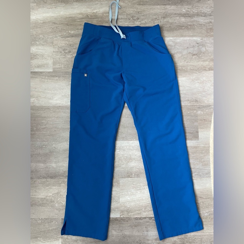 Figs royal blue, Kade cargo scrub pants size Medium/Tall (M/T) *flawed*